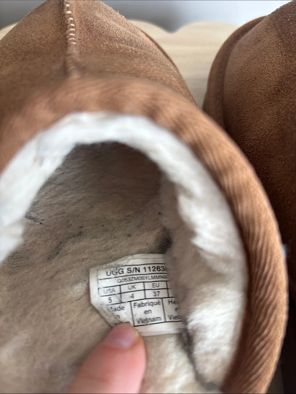 UGG Big Kid unisex slippers chestnut brown size 5 - fits women’s size 7